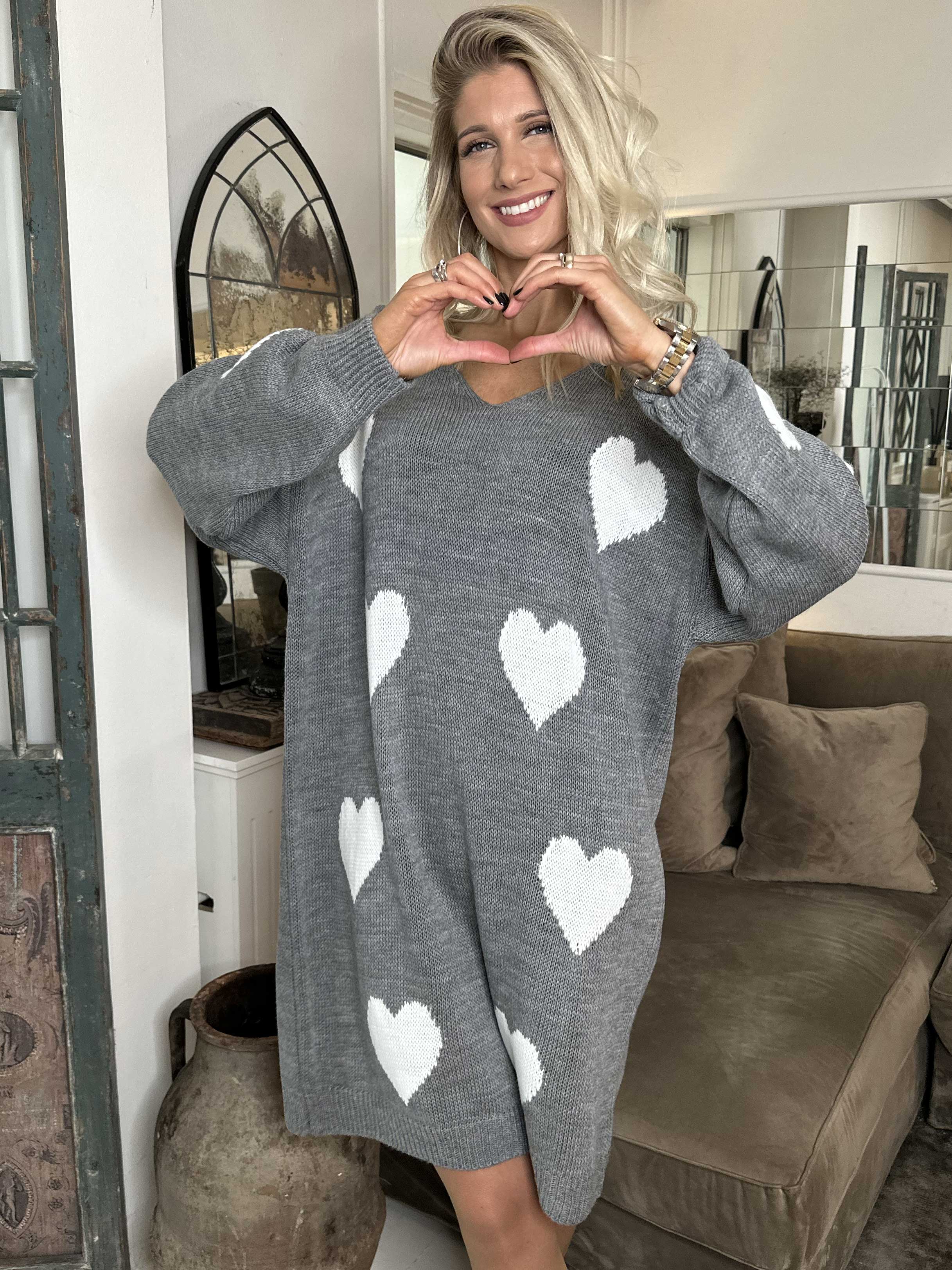 Lela - Stickad klänning med hjärtan